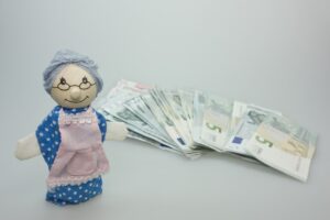 年金分割の手続きを代行してもらう際の注意点は？